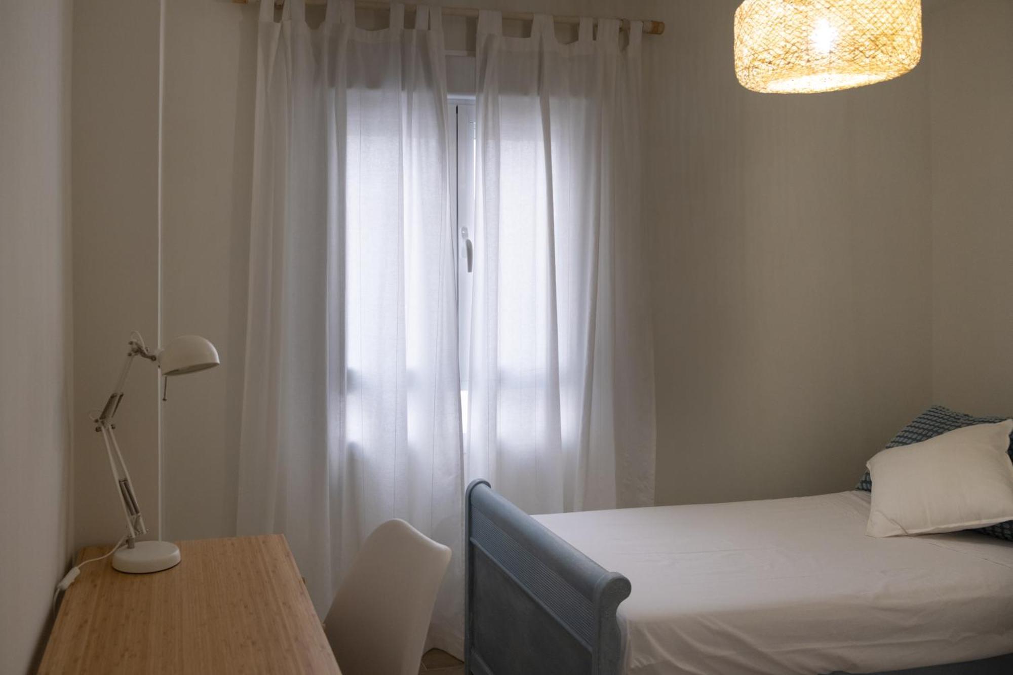 Victoria's Modern And Cosy 2 Bedroom Apartment